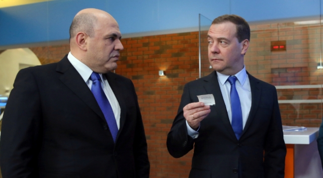 Mihail Mişustin (solda), Eski Başbakan Dmitriy Medvedev ile | Fotoğraf: Reuters